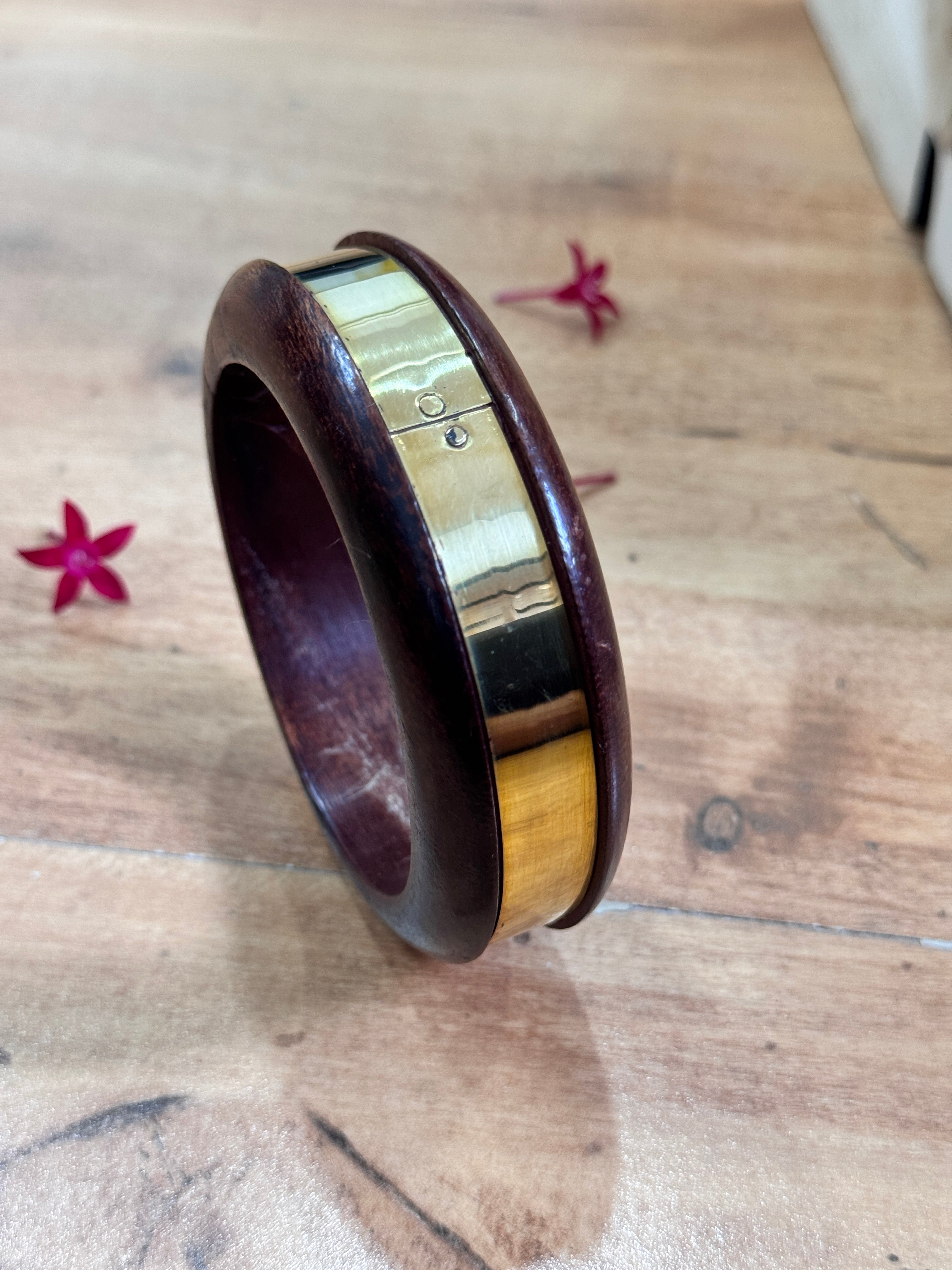 TINU - WOODEN BANGLE WITH GOLDEN LAYER