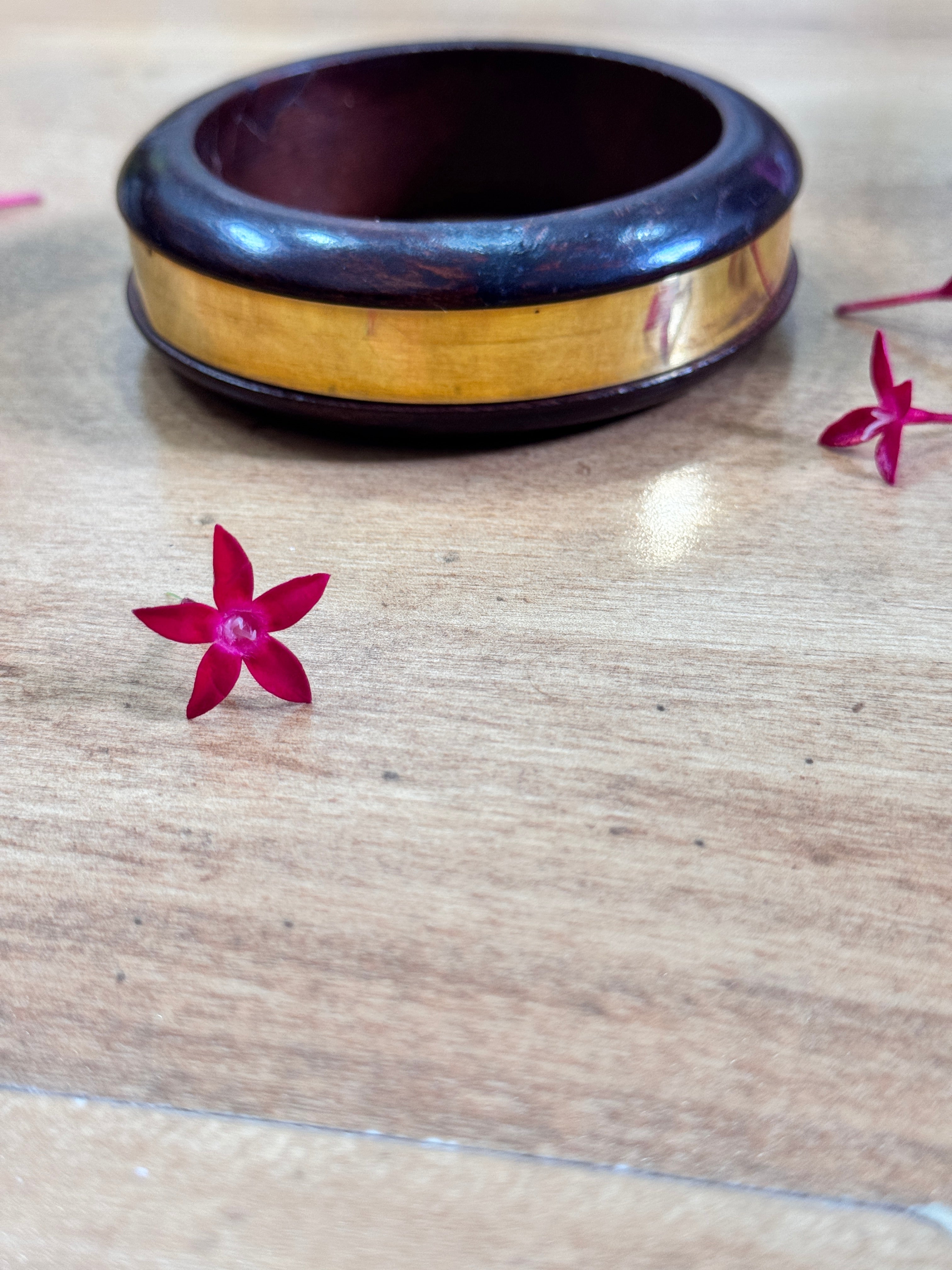 TINU - WOODEN BANGLE WITH GOLDEN LAYER