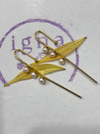 MEG - GOLDEN TRI PEARLS EAR CUFFS