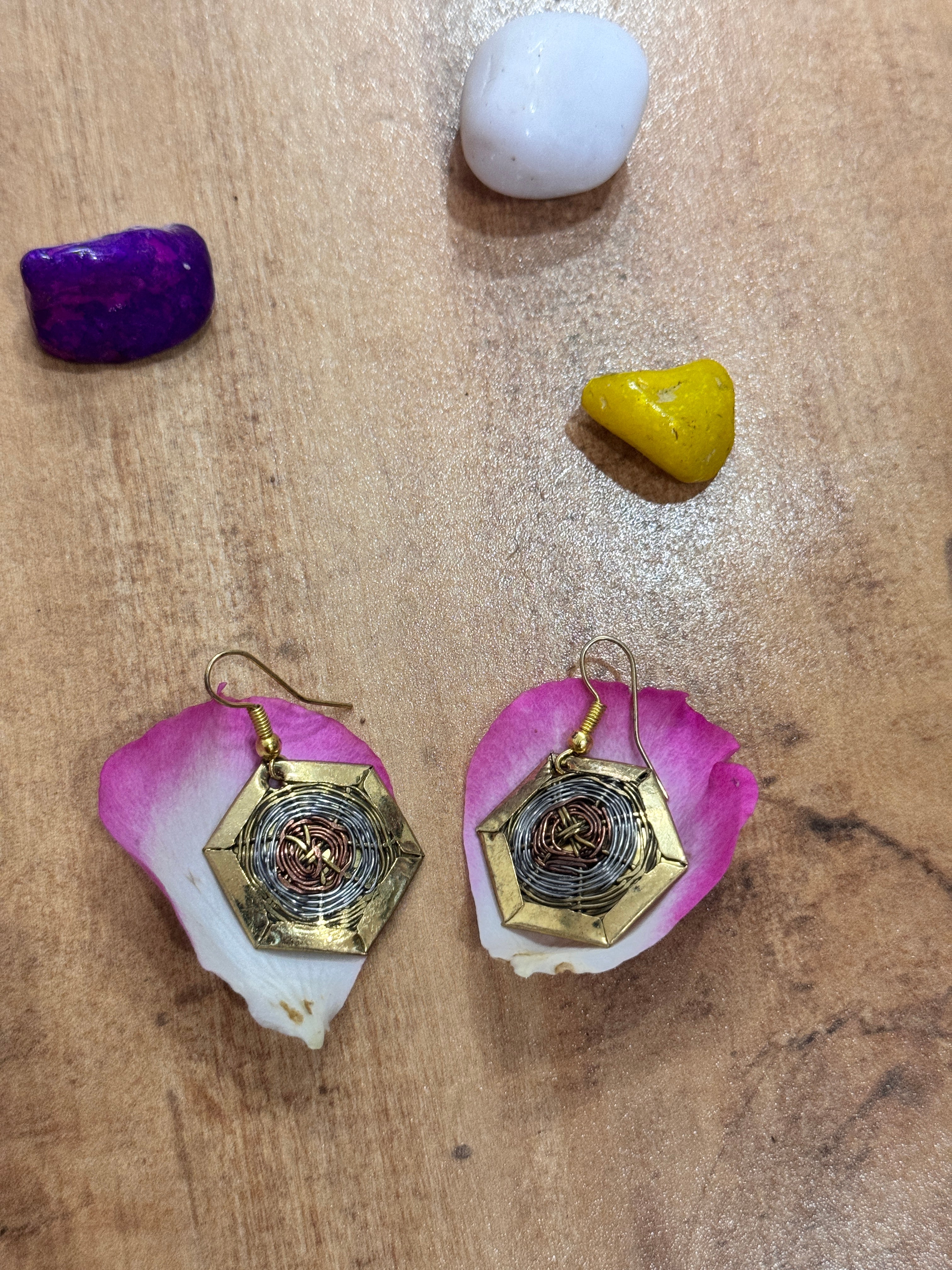 METTALIA - TRIMETAL WIRED HEXAGON DANGLER EARRINGS