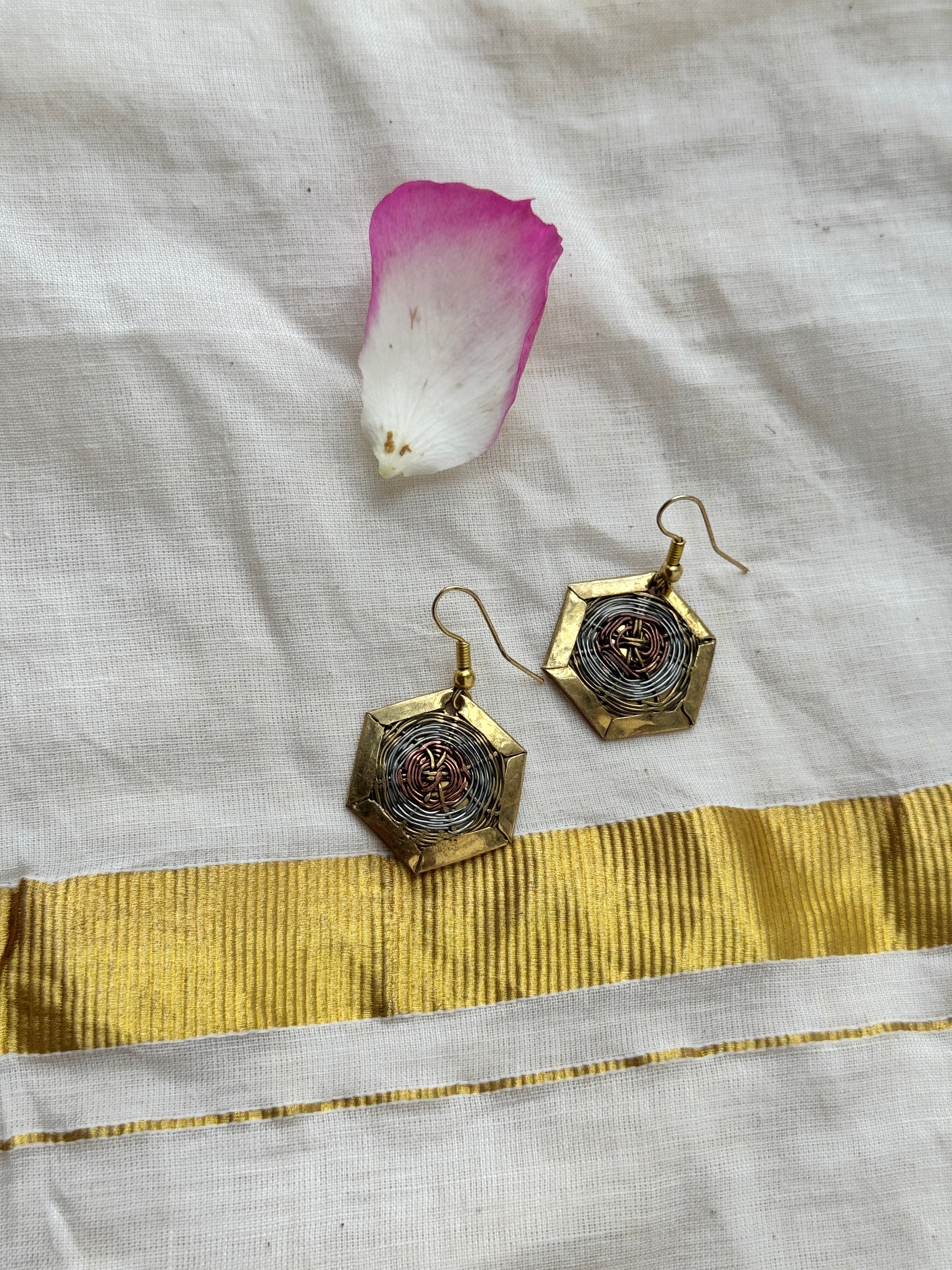 METTALIA - TRIMETAL WIRED HEXAGON DANGLER EARRINGS