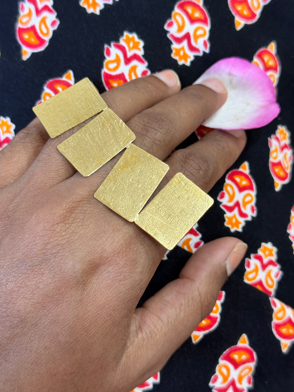 GOHAR -MATT GOLD 4 RECTANGLE WIDE RING