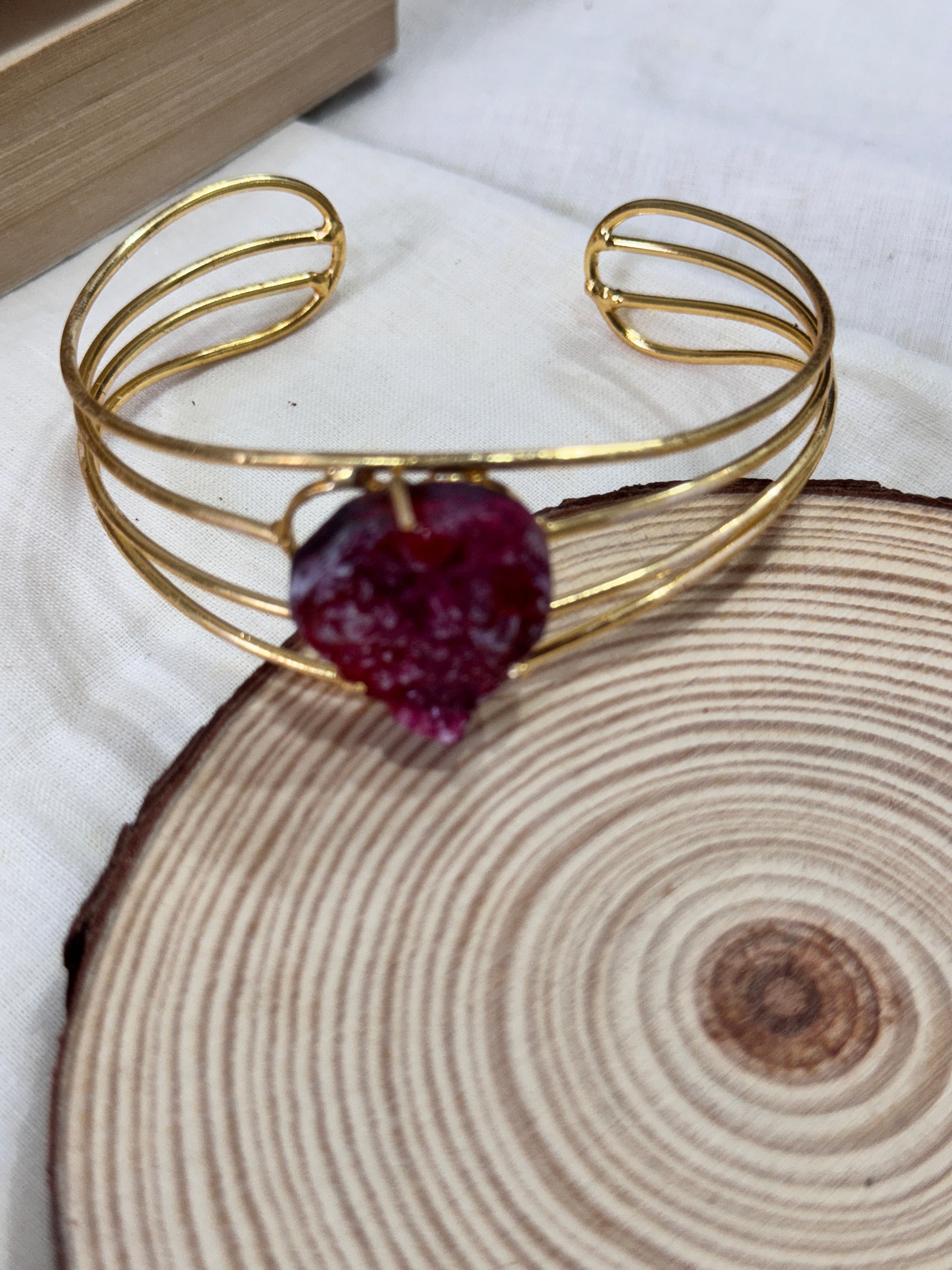 JINSHA - GOLDEN 4 LINES HEART RAW STONE ADJUSTABLE BANGLE