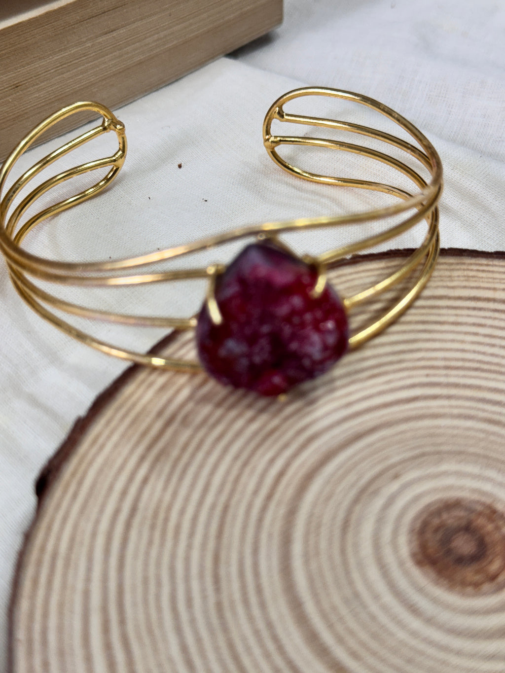 JINSHA - GOLDEN 4 LINES HEART RAW STONE ADJUSTABLE BANGLE