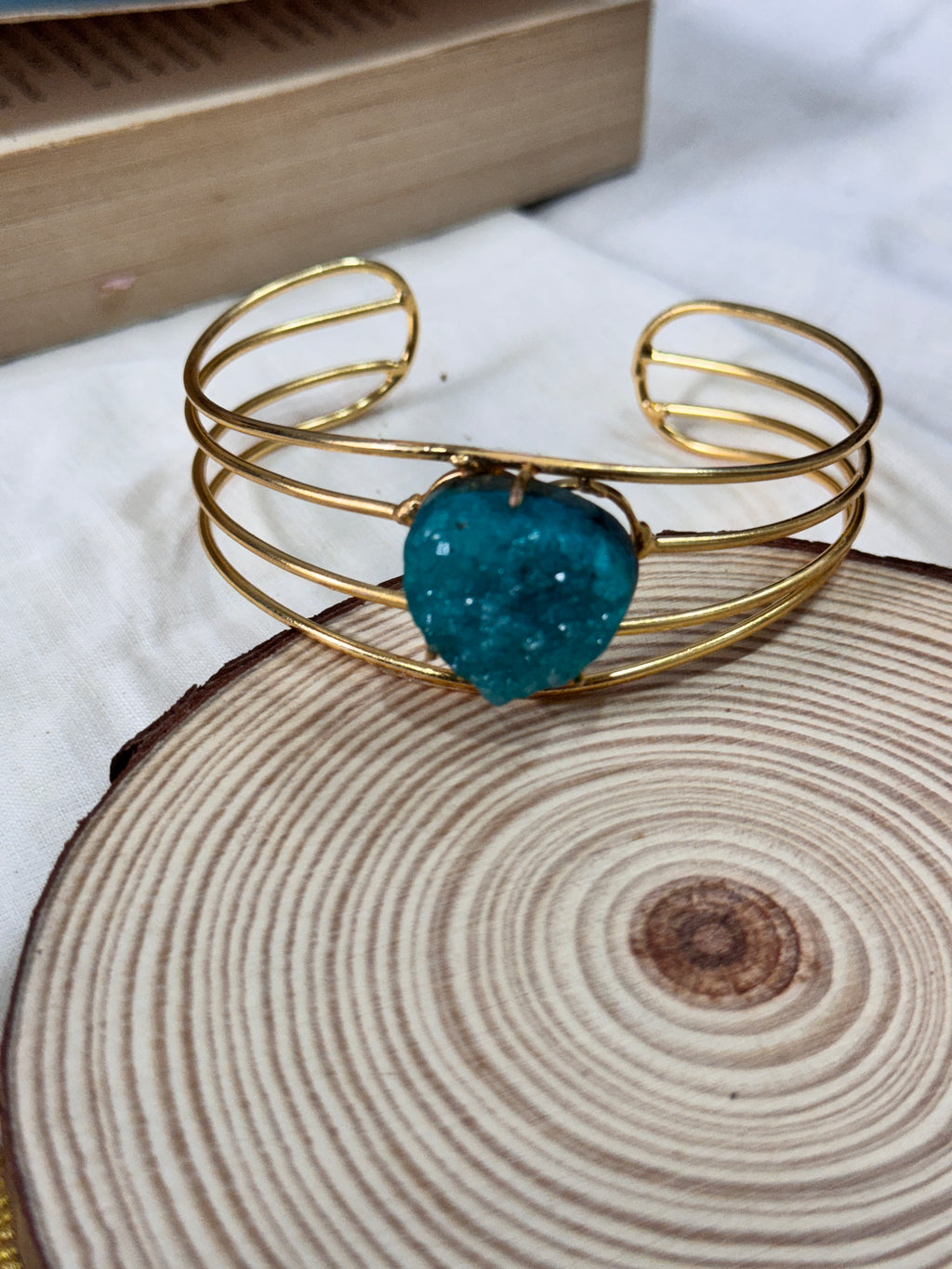 JINSHA - GOLDEN 4 LINES HEART RAW STONE ADJUSTABLE BANGLE