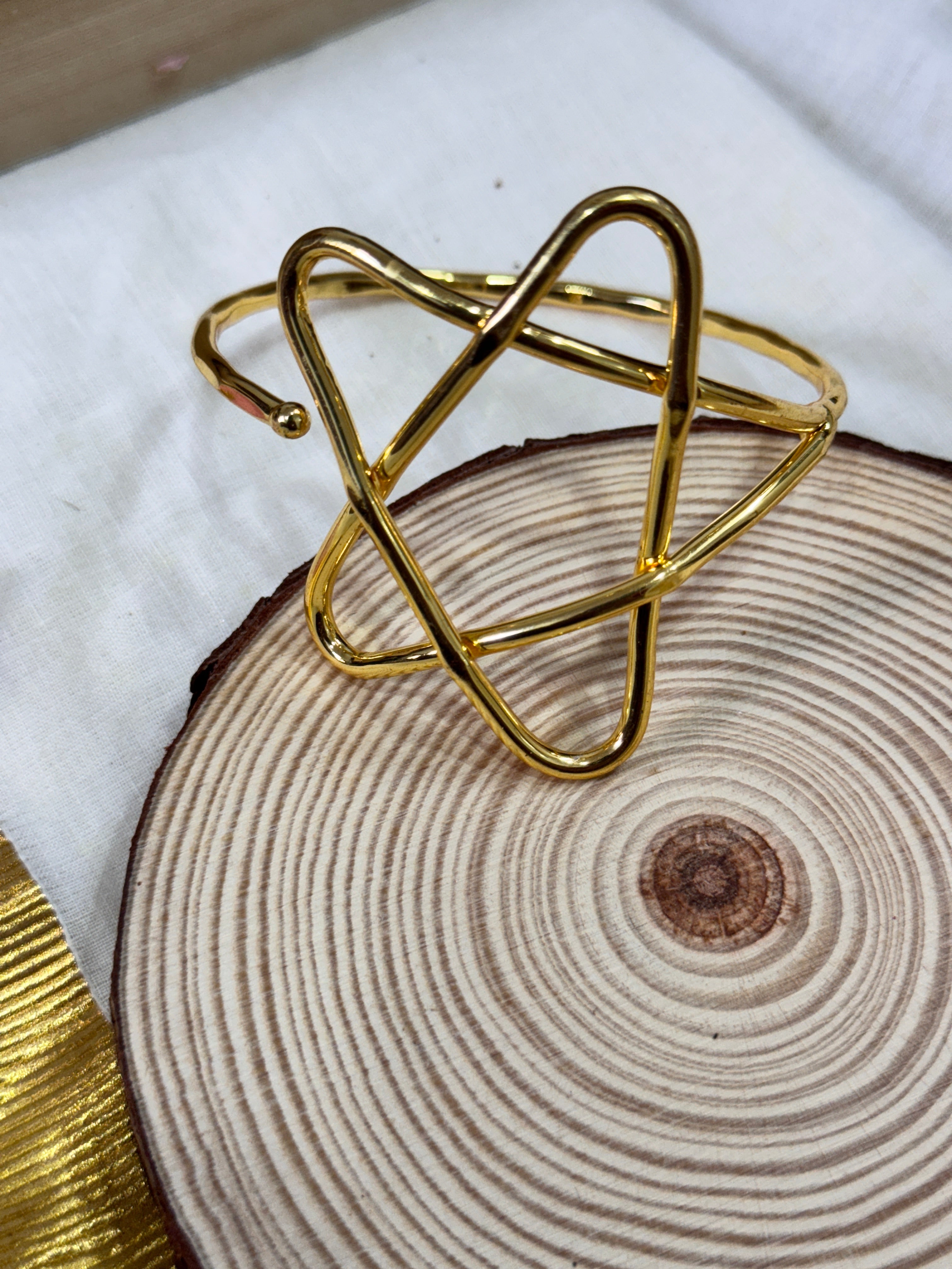 NEETHU - GOLDEN STAR SHAPE ADJUSTABLE BANGLE