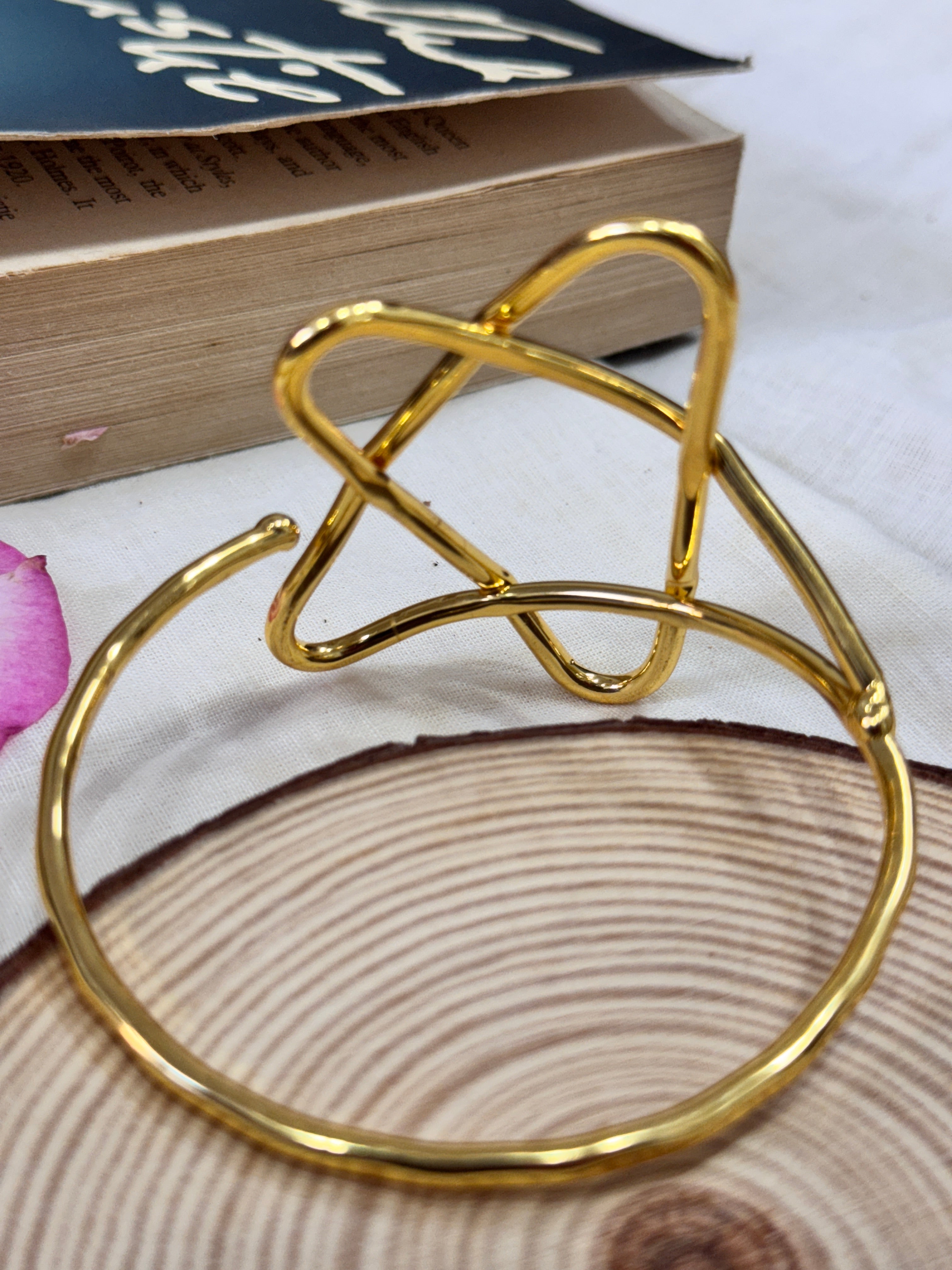 NEETHU - GOLDEN STAR SHAPE ADJUSTABLE BANGLE