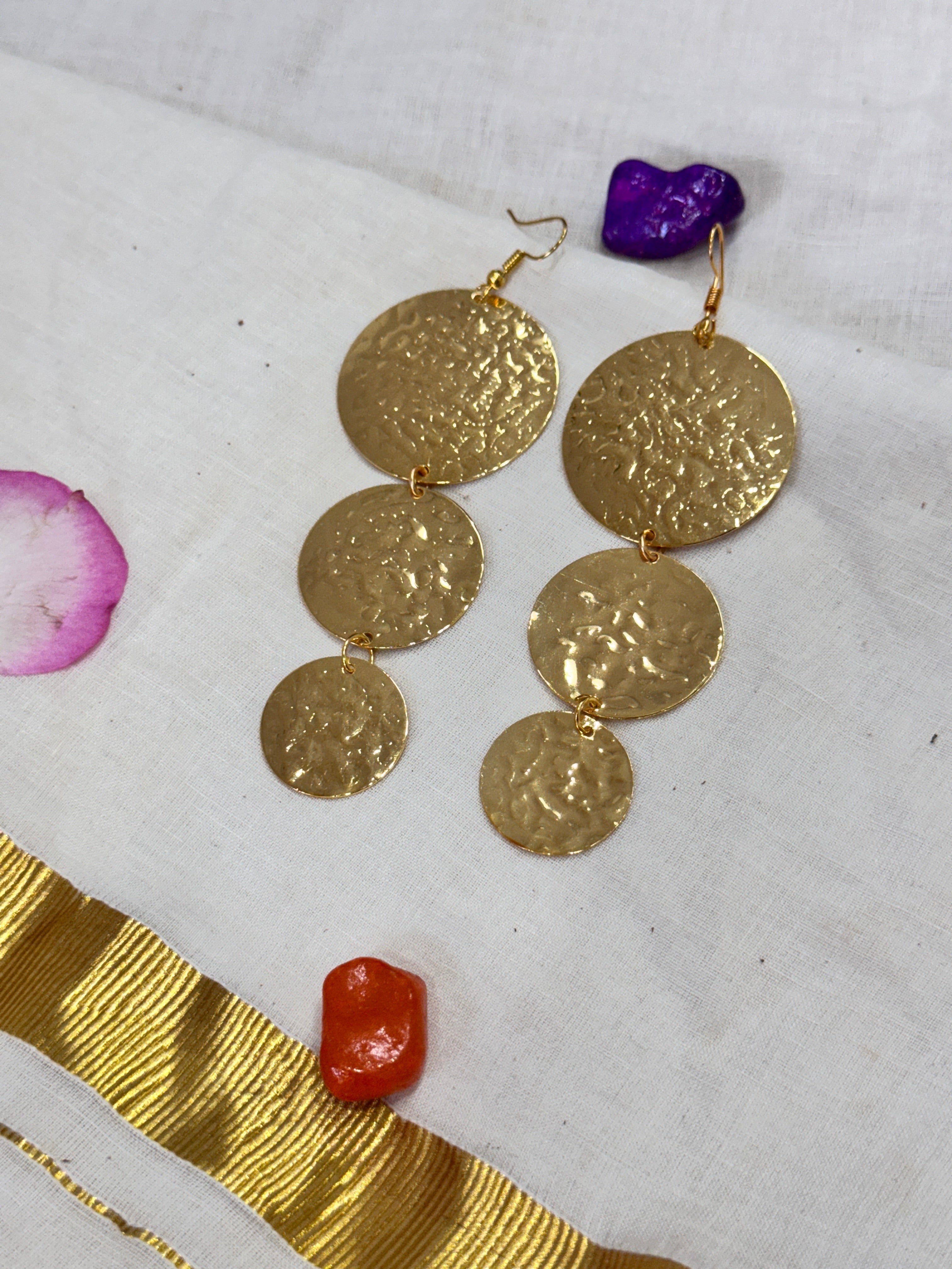 TRIOCOIN - THREE TEXTURED COINS DESCENDING DANGLER EARRINGS