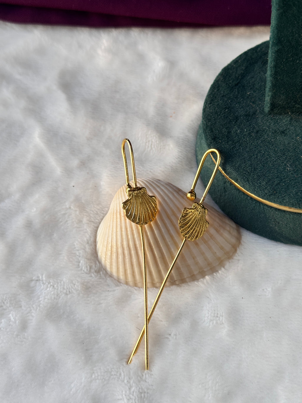 MELANY- GOLDEN DUAL DOWNWARD SHELL EARCUFFS