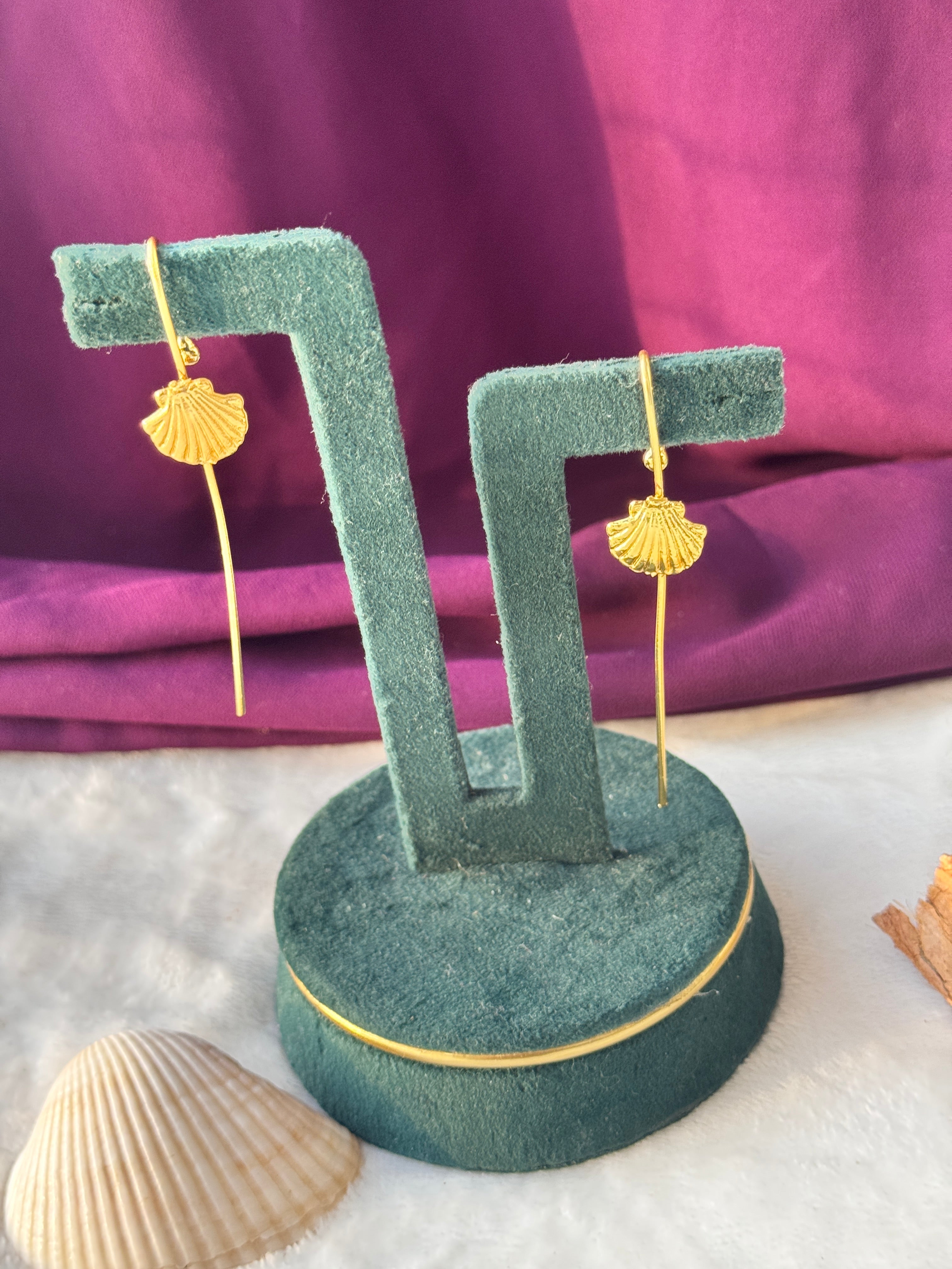 MELANY- GOLDEN DUAL DOWNWARD SHELL EARCUFFS