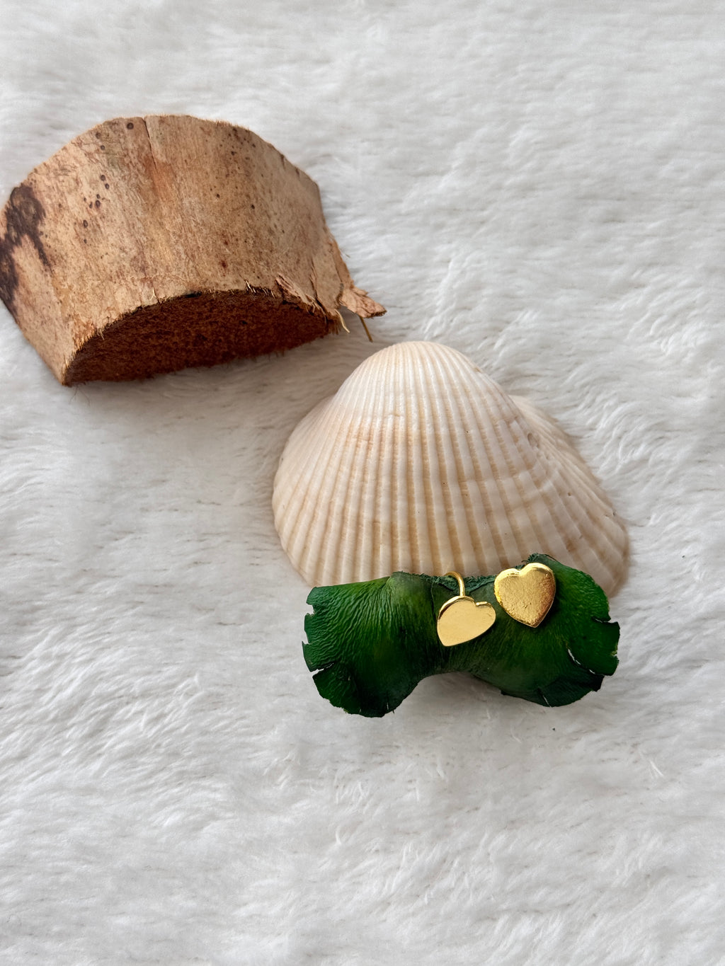 AMORA - HEART BARBELL KIND SMALL GOLDEN EARRINGS