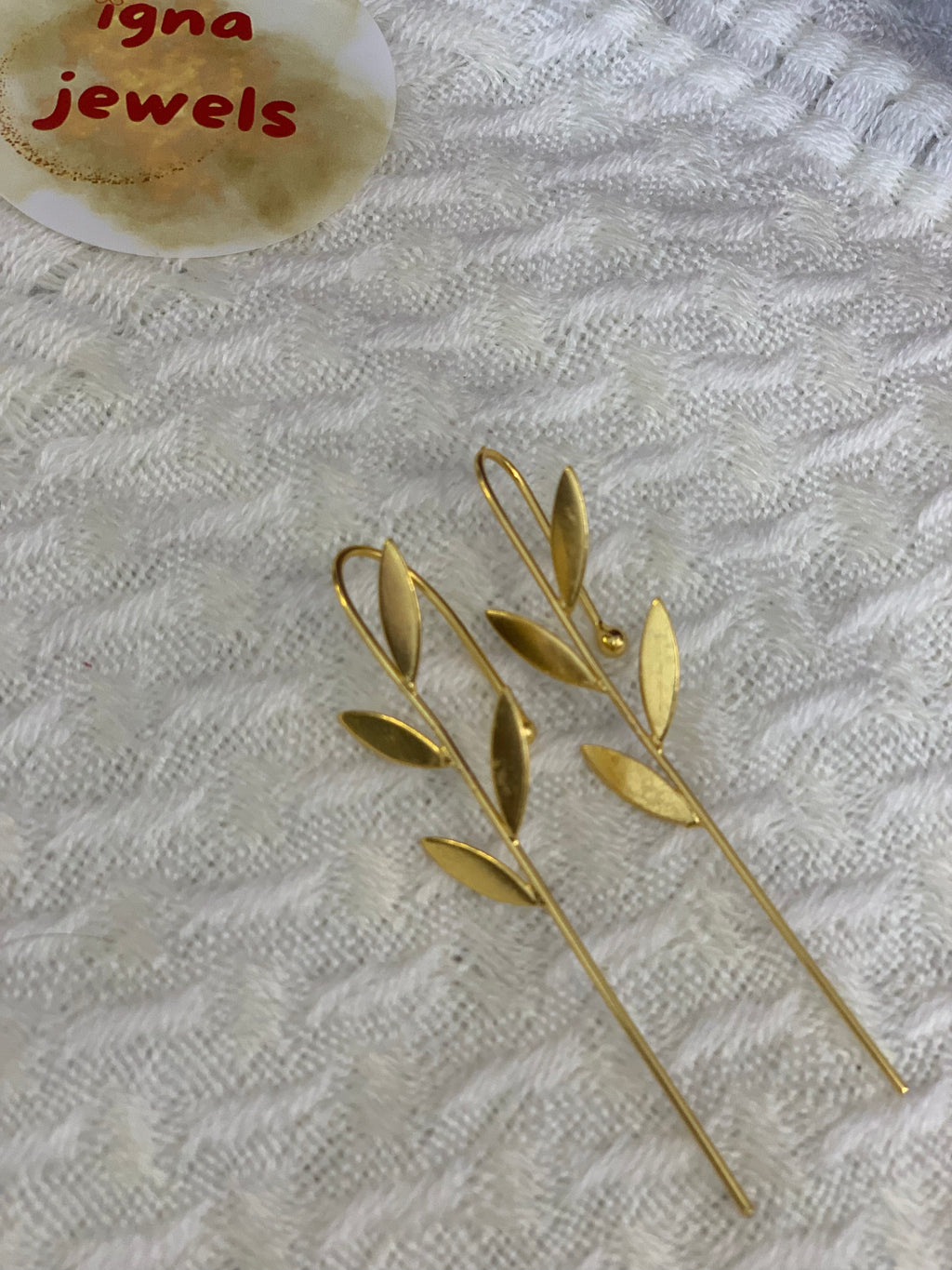 REENI - GOLDEN LEAF PATTERN EARCUFFS