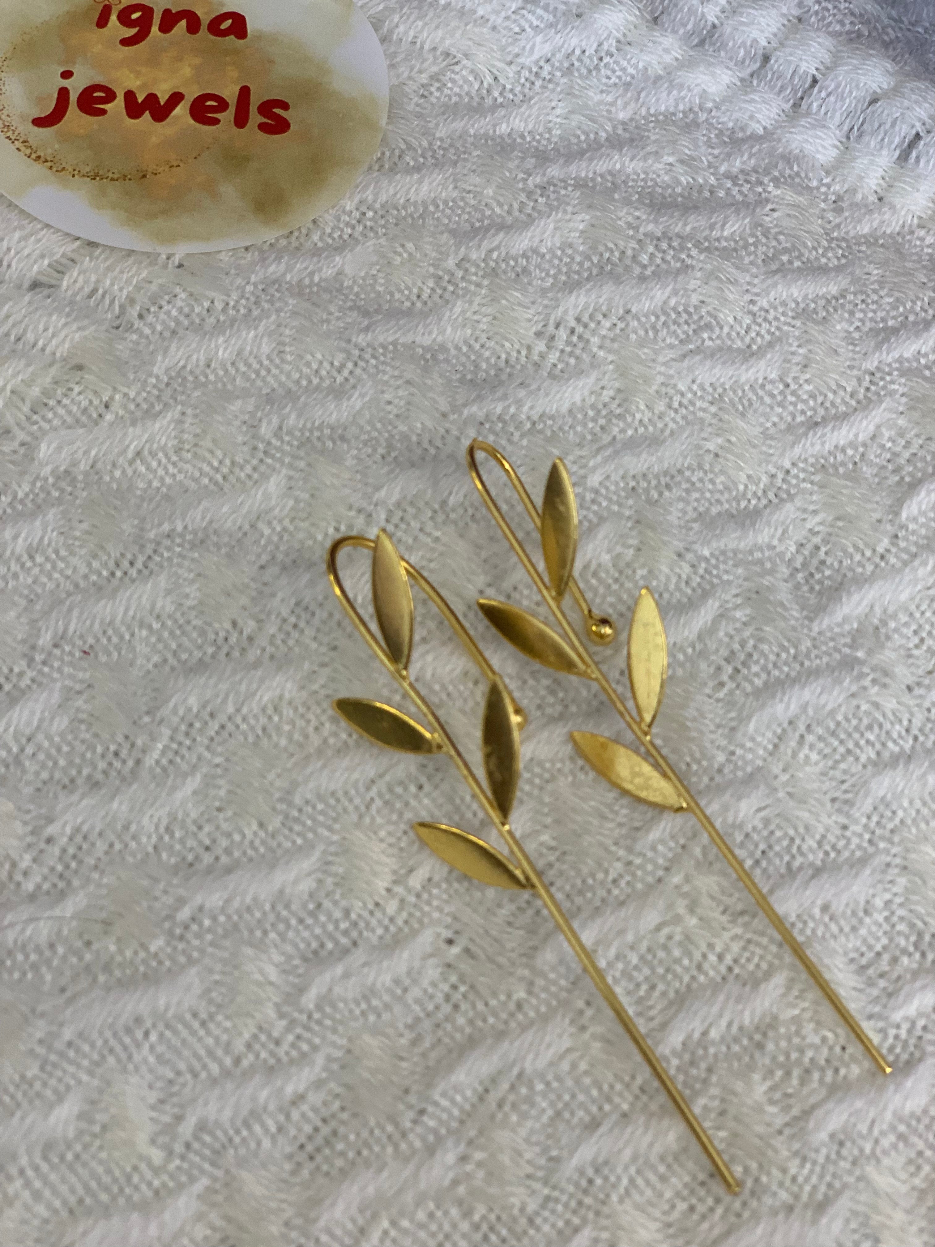 REENI - GOLDEN LEAF PATTERN EARCUFFS