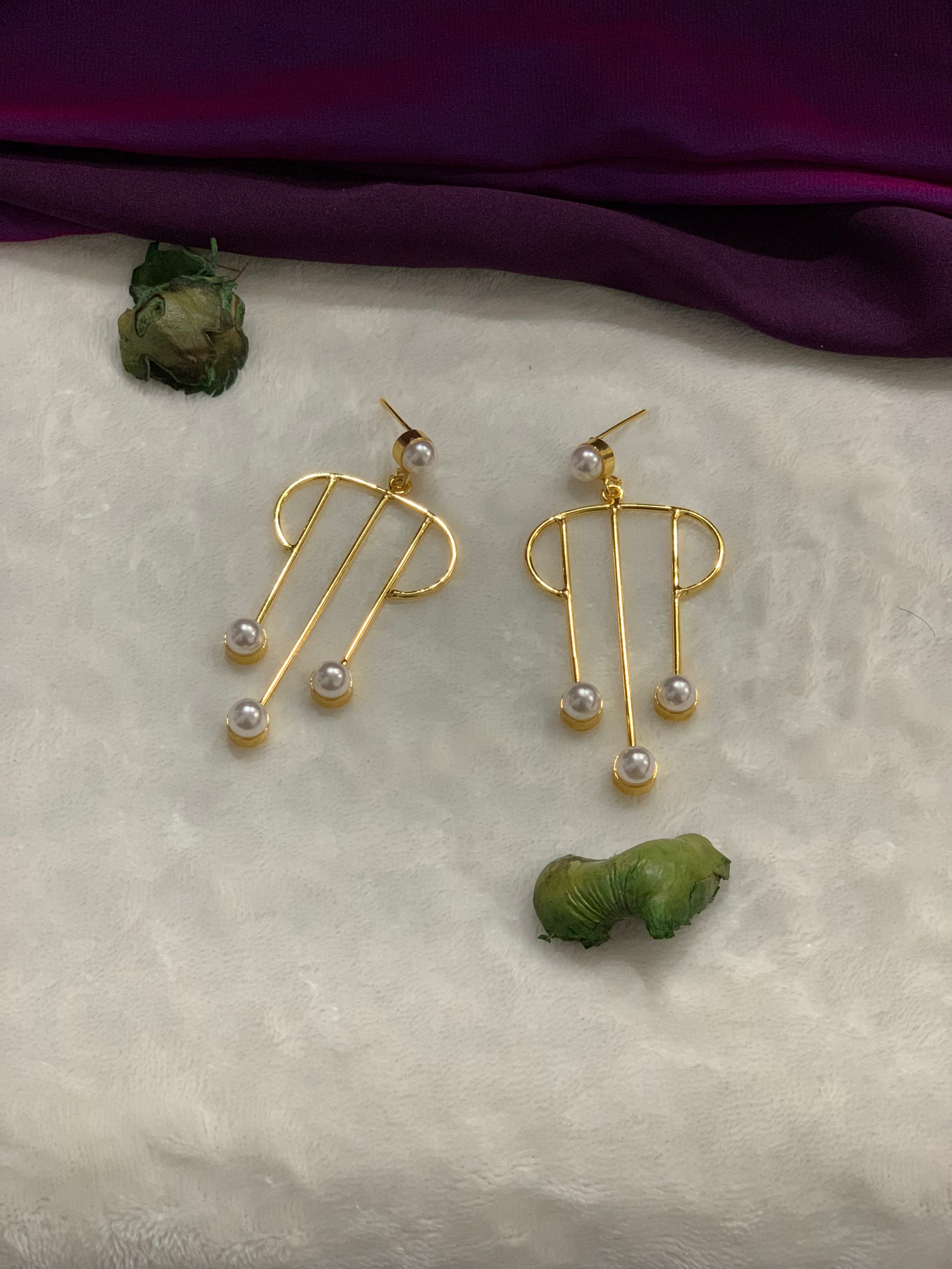GLINT - PEARL 3 LINES DANGLER EARRINGS
