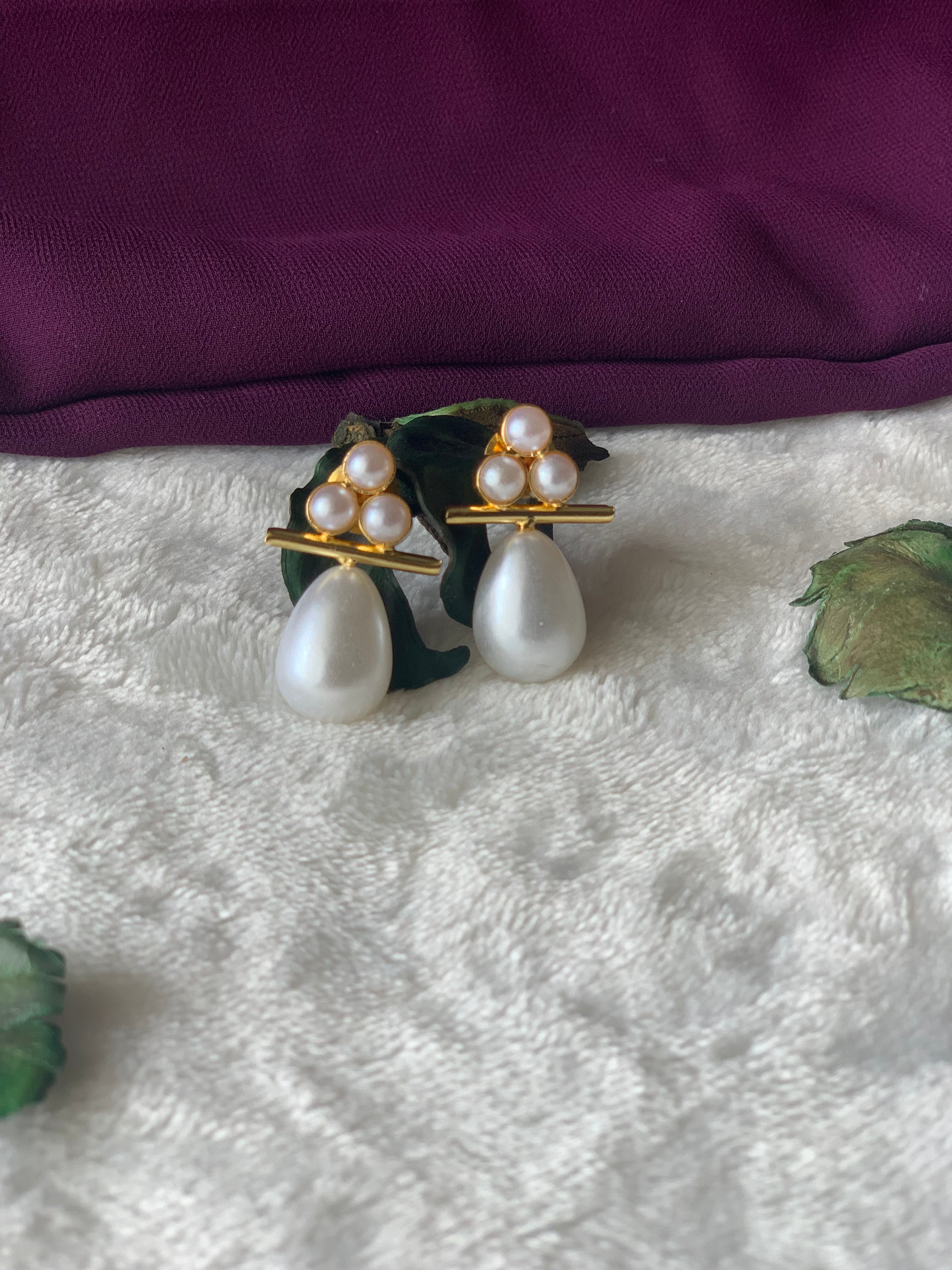 YUKTI - TRI PEARL TEARDROP STUD EARRINGS