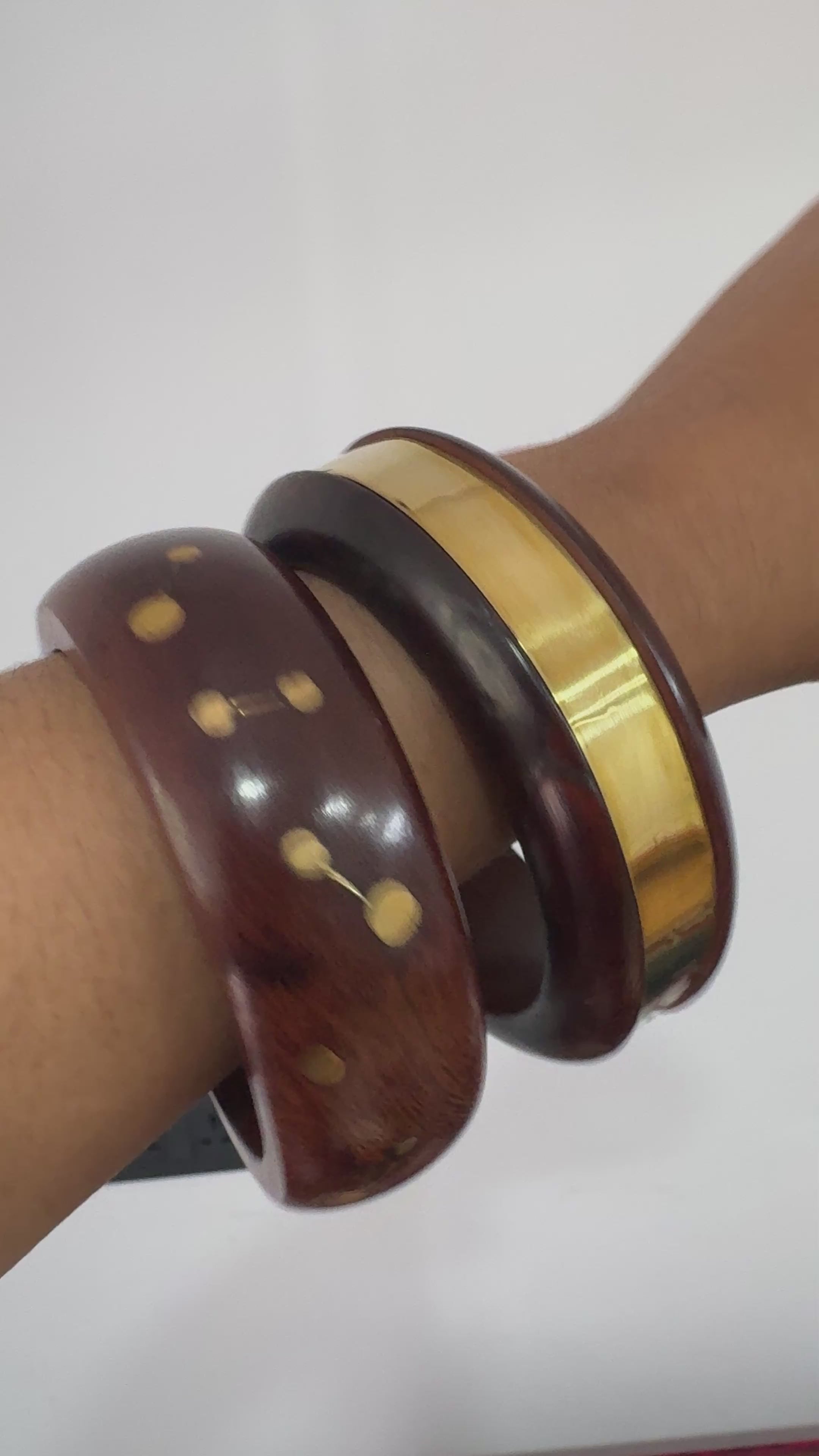 TINU - WOODEN BANGLE WITH GOLDEN LAYER